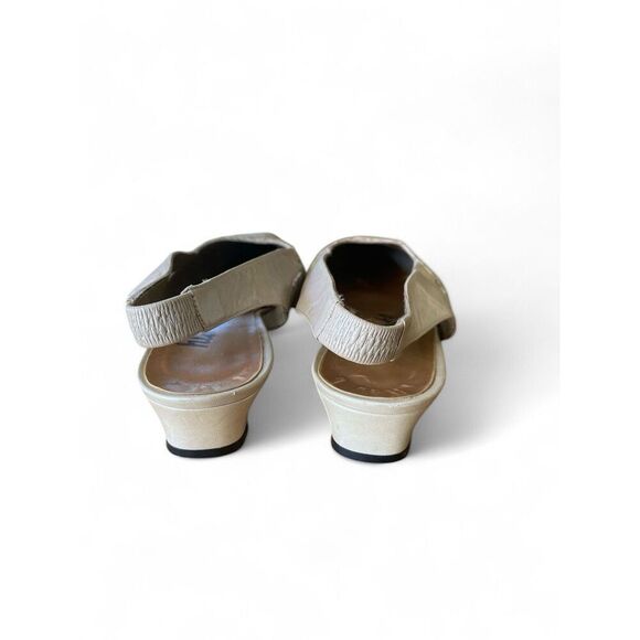 VTG Margaret J.Slingback Vintage 80's/90's Low Heels Gold Flair Slip On Size 7.5 - Picture 5 of 9